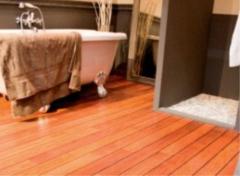 Hout in de badkamer: het kan wel degelijk
