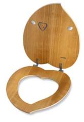 De toiletzitting Love; een houten zitting in de vorm van een hart.